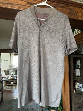 Lululemon Metal Vent Breathe Polo – Silver Drop Gray – Size Medium